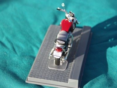 TRIUMPH T120 BONNEVILLE 1967 MOTORCYCLE DIECAST MODEL  