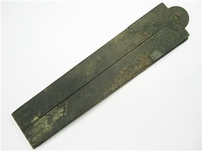 ANTIQUE WOODEN SCALE / RULER FOLDING .  