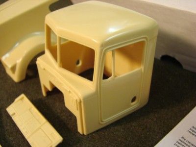 RESIN KENWORTH W900L STRAIGHT COWL COMP CONVERSION 1/25  