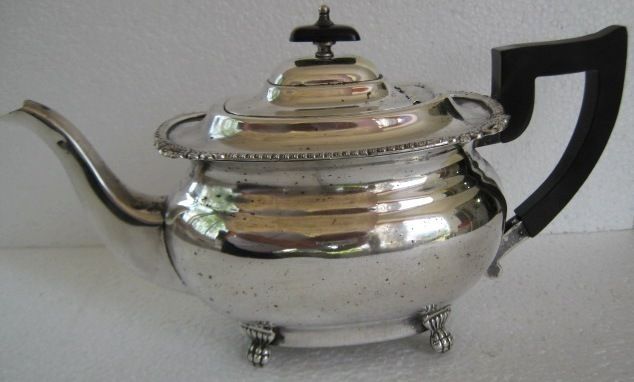 ALPHA SHEFFIELD ART DECO Ca 1930s SILVERPLATE TEAPOT  