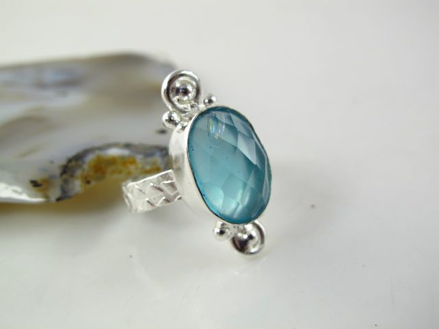 FACETED BRIGHT BLUE TOPAZ SILVER RING SIZE 8  