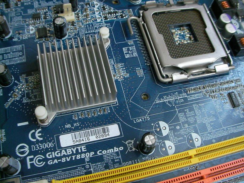 LGA775 Intel ® Pentium ® 4 processor Supports 800/533MHz FSB