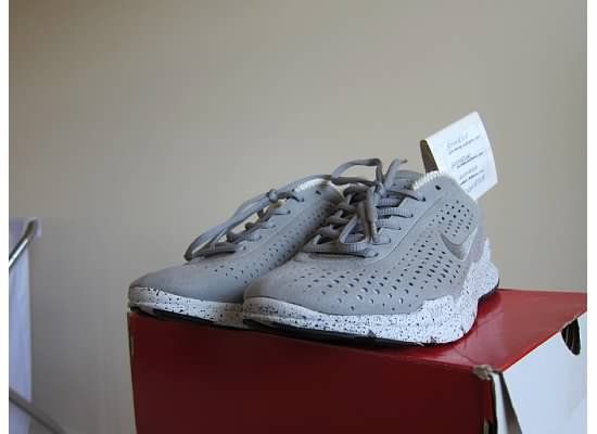 box packaging summary shoe nike zoom moire color white black grey size 