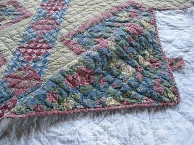 FABULOUS ROSE MEDALLION VINTAGE QUILT ~SUPERB  