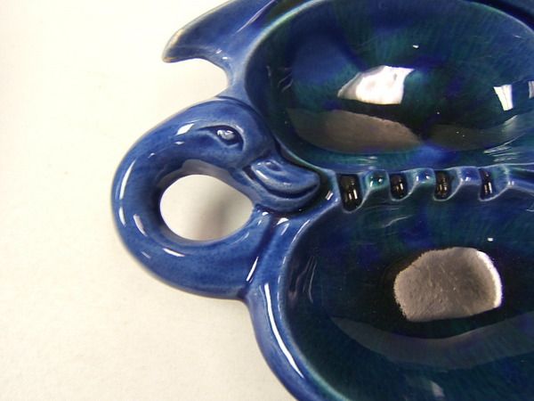 California Originals No. 308 Blue Swan Divided ashtray  