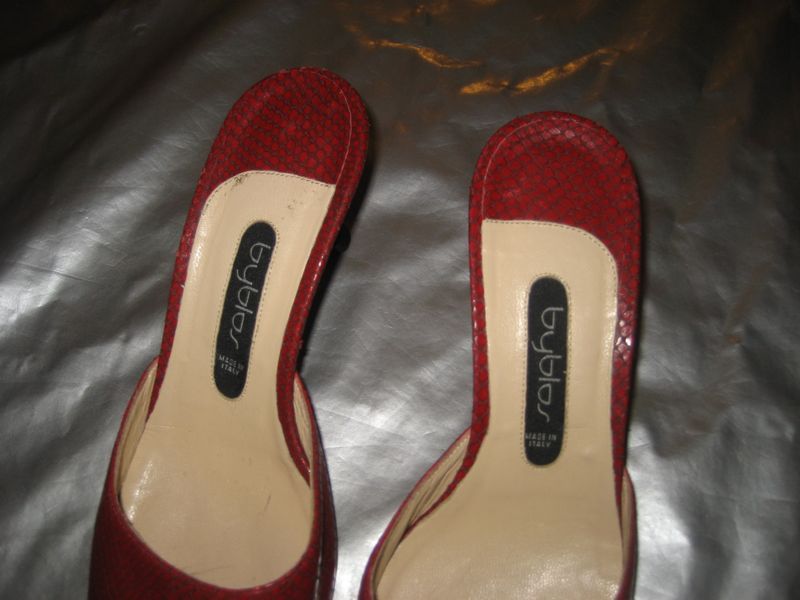 BYBLOS RED SNAKESKIN SLIDE HEELS ITALY 38.5 US 7.5  