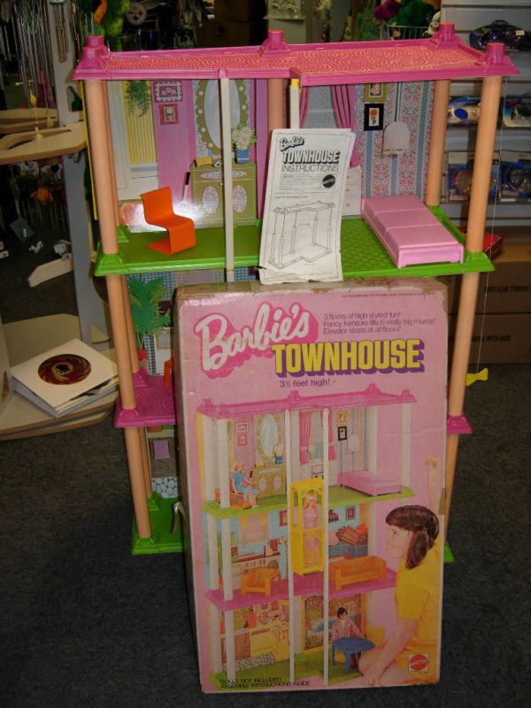 1973 BARBIE TOWNHOUSE PLASTIC W/BOX TAKE A LOOK USED  