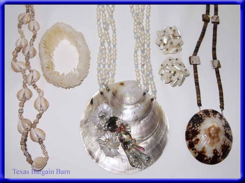 SEA SHELL*Large Necklace + Bracelet + Clip on Earrings/Vintage 