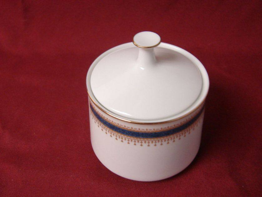 Noritake, China Dinnerware Blue Dawn pattern #6611 Covered sugar bowl 