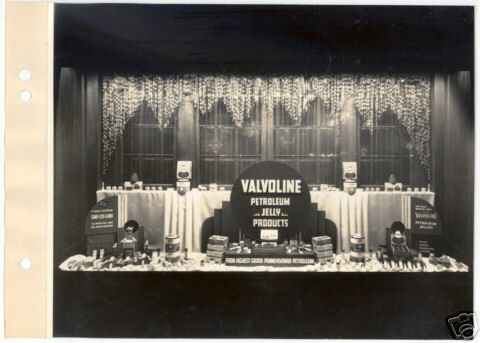 EARLY VALVOLINE OIL CO. ADVERTISING DISPLAY PHOTO  