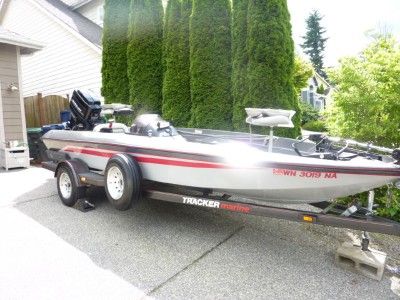 BEAUTIFUL 1989 FIBERGLASS 18 BASS TRACKER BOAT W/ 150 HP MERCURY 