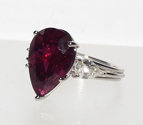 ESTATE PLATINUM 7.70CT  PEAR SHAPE RUBY DIAMOND RING  