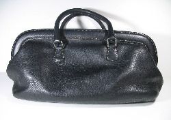 FENDI SELLERIA BLACK LEATHER DOCTORS STYLE HANDBAG  