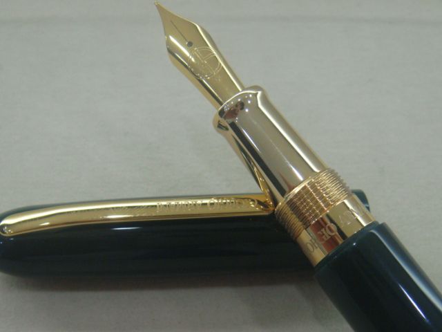 Tibaldi Giorgio Armani Montenapoleone Fountain Pen GRN  