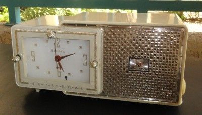 Vintage BULOVA 120 MID CENTURY 1950s TUBE Table CLOCK RADIO   WORKS 